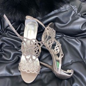 Beautiful heels at Low price😍😍✨!!!